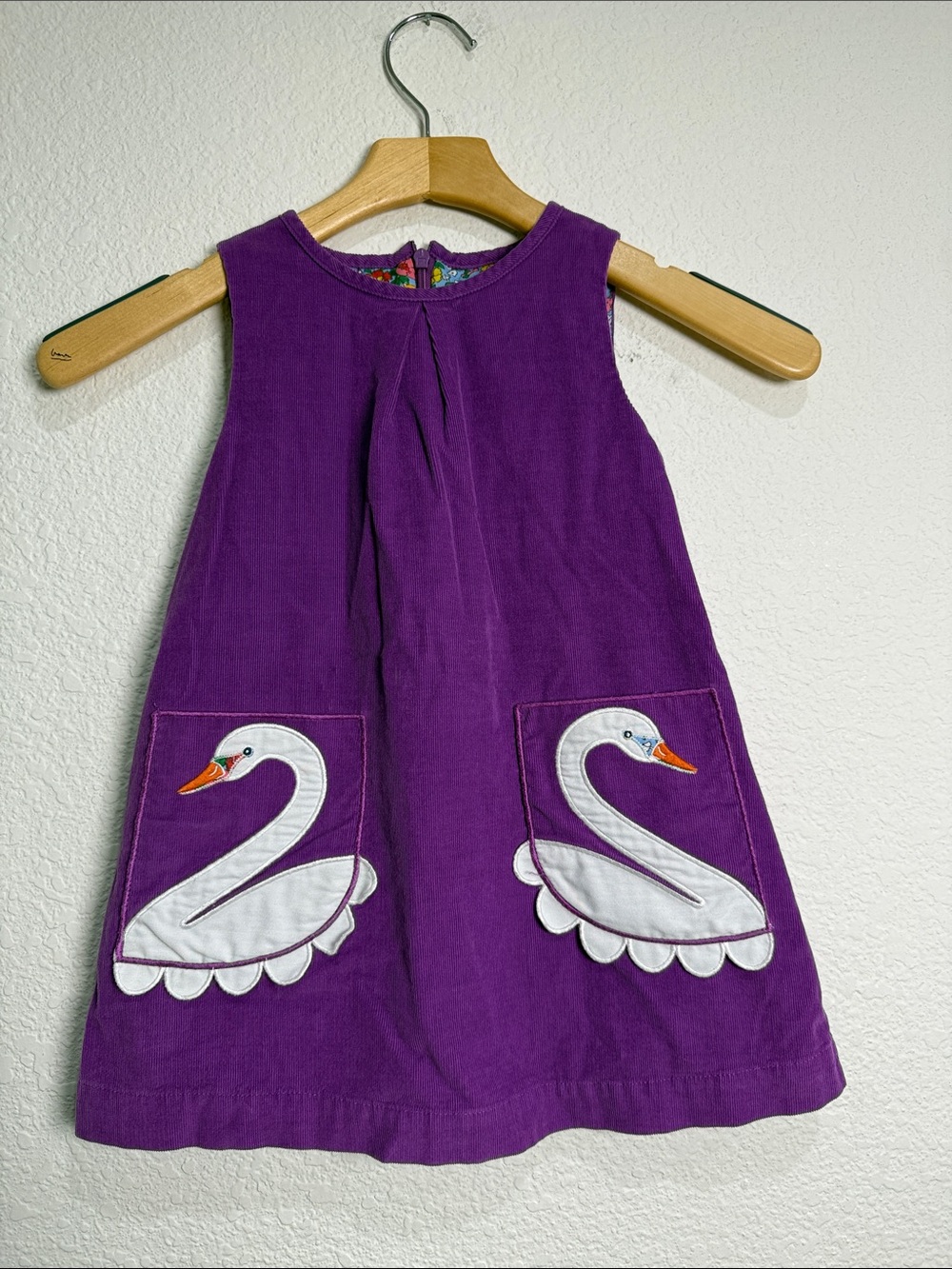 Mini Boden Girl's Corduroy Purple Sleeveless Dress Swan Pocket Lined Sz 3-4Y